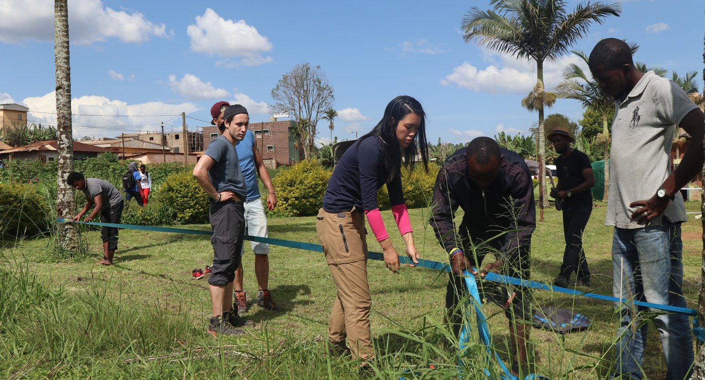 Équipe AfriK'Écotour sur le terrain — coopération, action, développement local